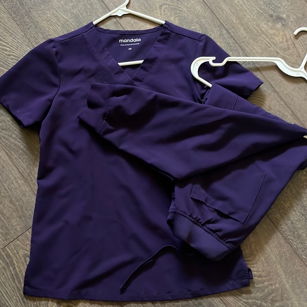 Mandala purple scrub set